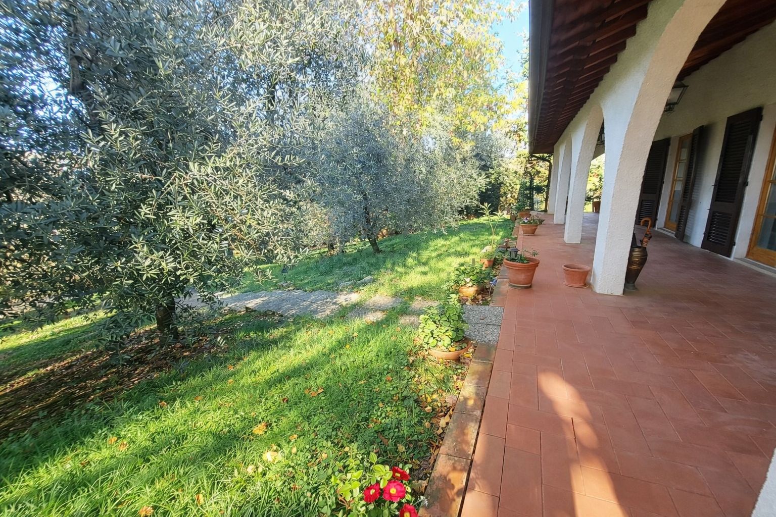 ELEGANTE VILLA INDIPENDENTE CON VISTA PANORAMICA, POSSIBILITA' PISCINA